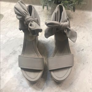 Donald J Pliner wedges
